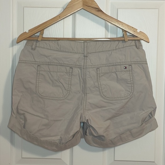 Tommy Hilfiger 2010s Khaki Shorts, low rise , 2 - Picture 3 of 7